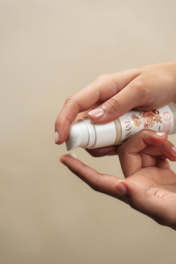 Cosmétiques - Sérum reliftant à l'acide hyaluronique végétal - YUNÂNI