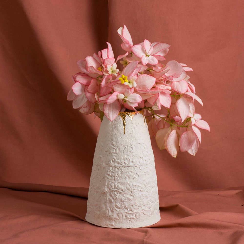 Vases - Série de superpositions de dentelle vase en porcelaine et or - ATELIER LE MOTIF