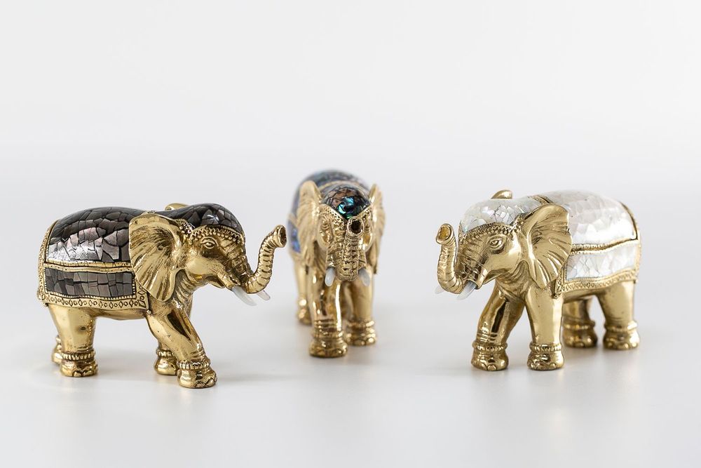 Decorative objects - Elephant box made of natural mother-of-pearl and recycled brass - WILD BY MOSAIC