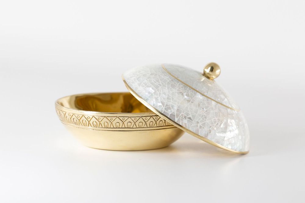 Decorative objects - Oval box in recycled brass and natural mother-of-pearl - WILD BY MOSAIC