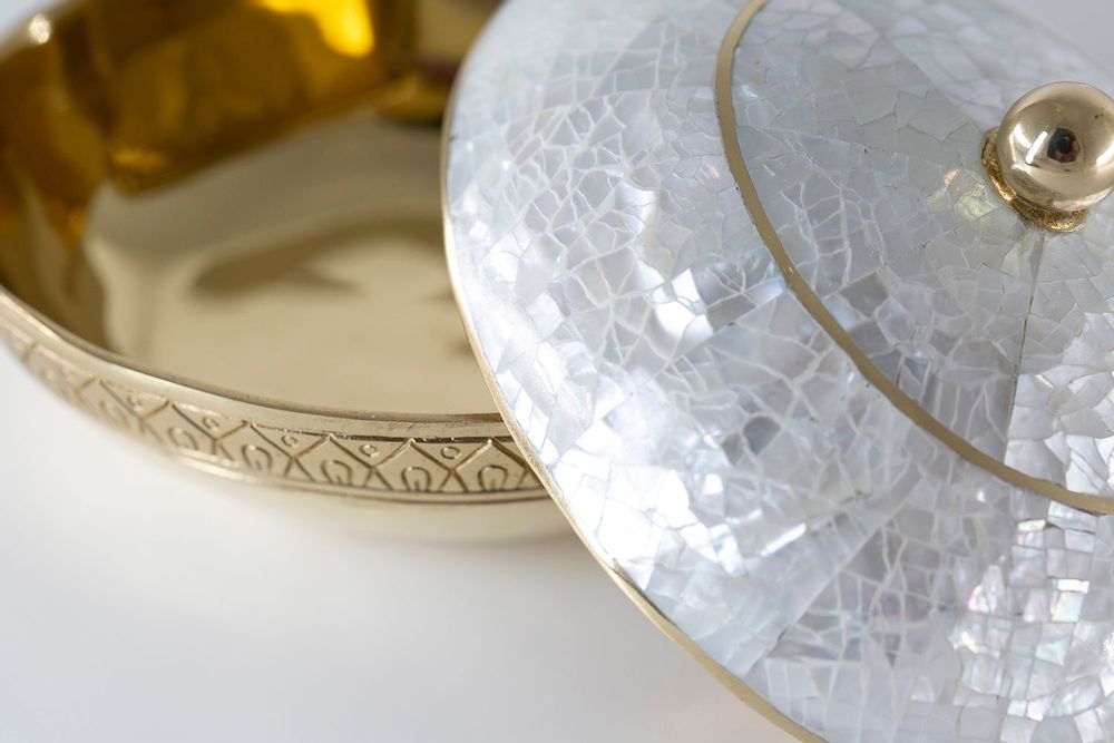 Decorative objects - Oval box in recycled brass and natural mother-of-pearl - WILD BY MOSAIC