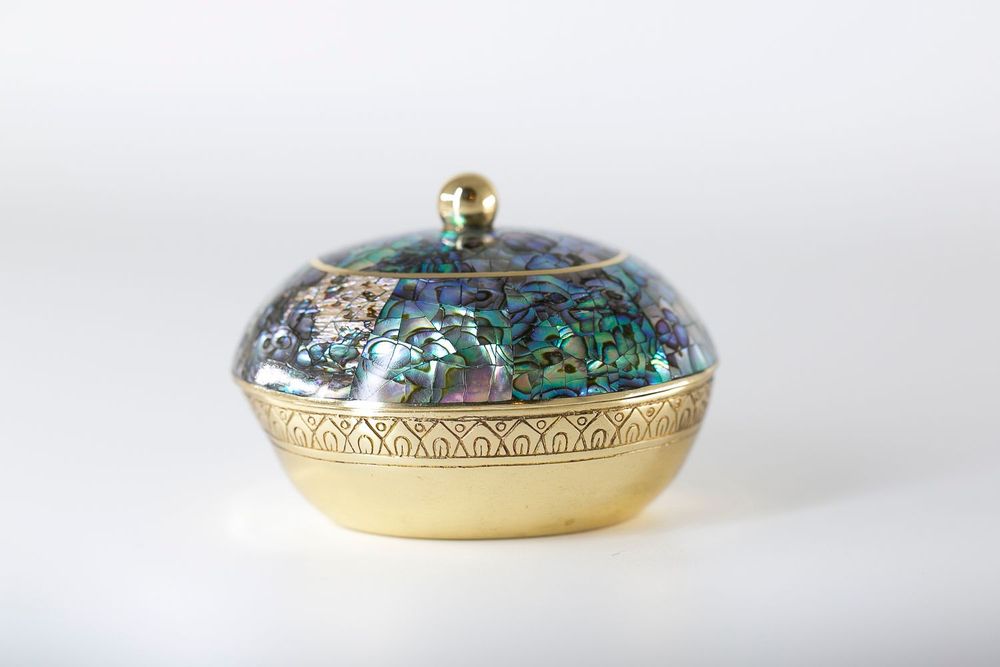 Decorative objects - Oval box in recycled brass and natural mother-of-pearl - WILD BY MOSAIC