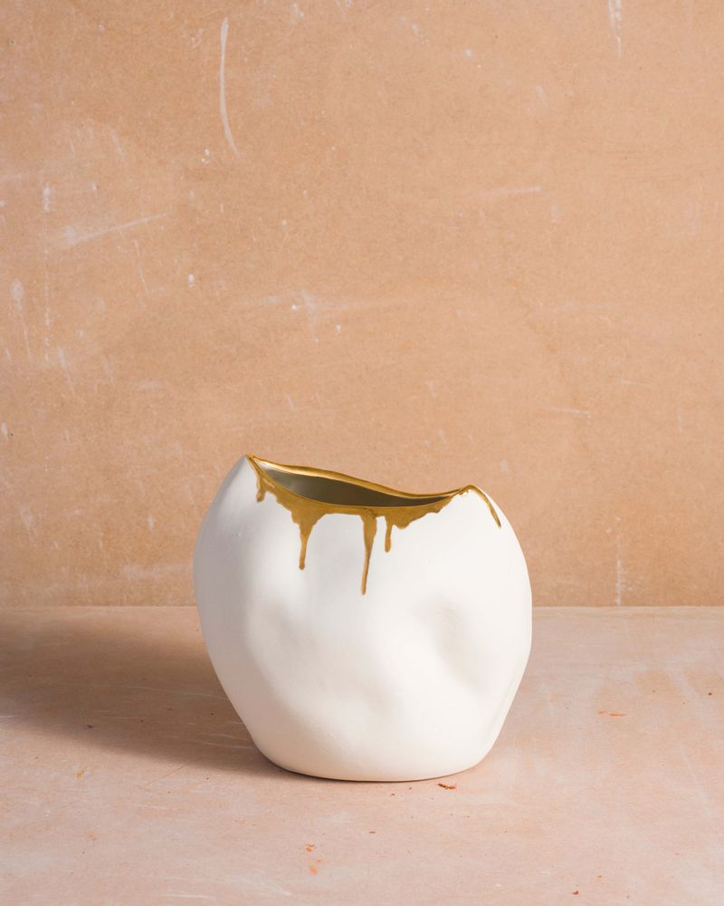 Vases - series of drawings that happen - ATELIER LE MOTIF