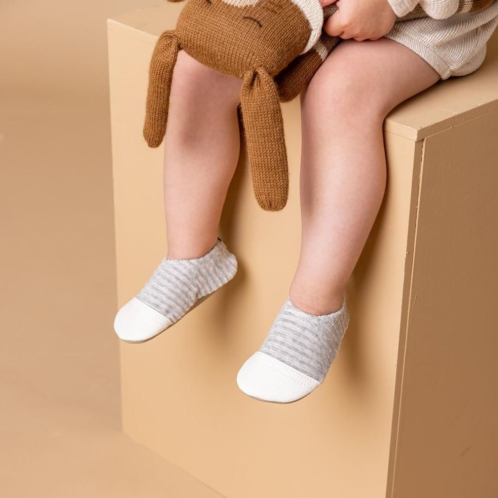 Chaussons et chaussures pour enfant - Les Petits Velours Gris Chiné - LES PAS PETITS - CHAUSSONS SOUPLES