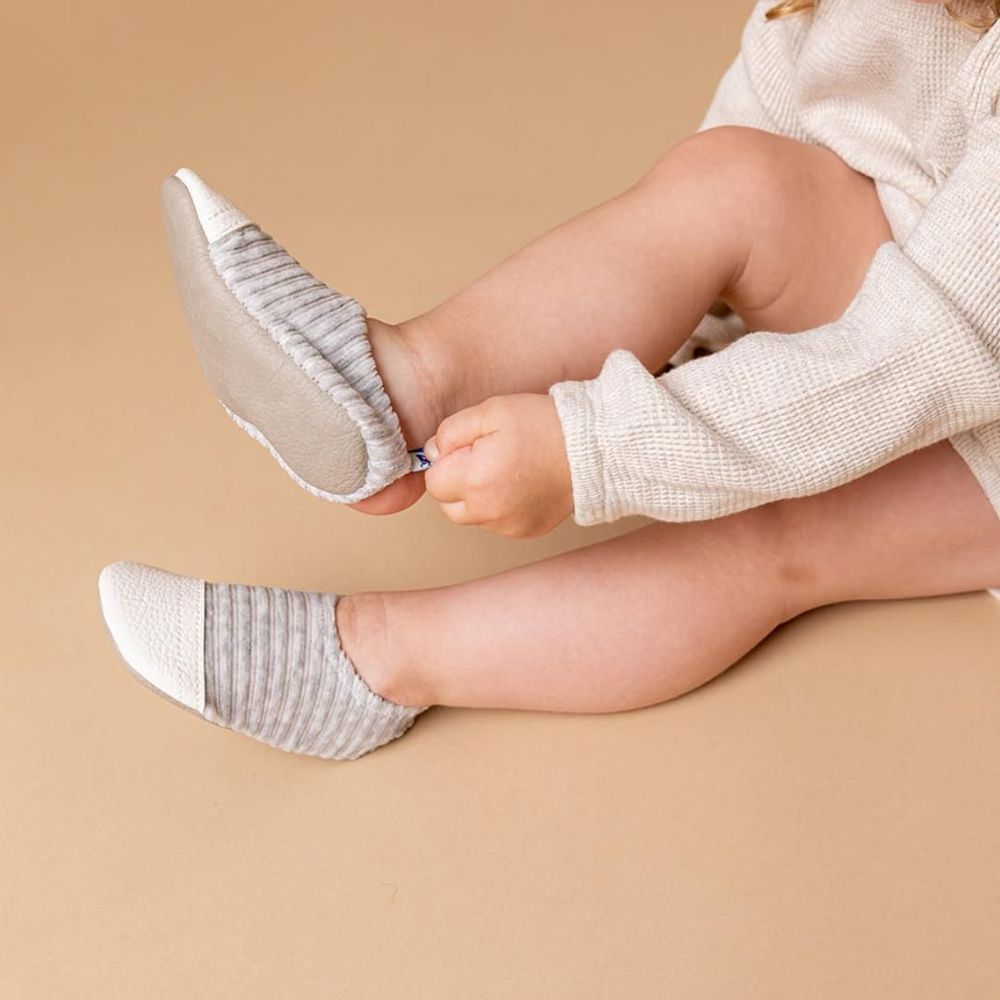 Chaussons et chaussures pour enfant - Les Petits Velours Gris Chiné - LES PAS PETITS - CHAUSSONS SOUPLES