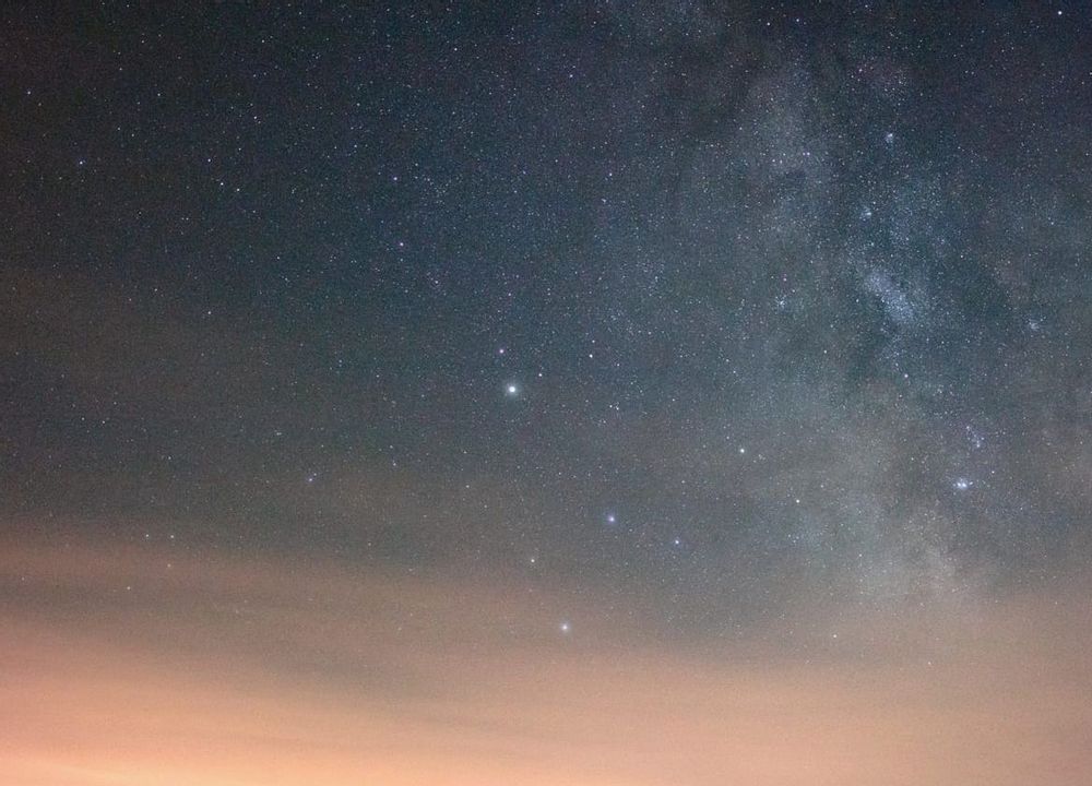 Photos d'art - Une astrophotographie époustouflante : coucher de soleil céleste - ANNA DOBROVOLSKAYA-MINTS