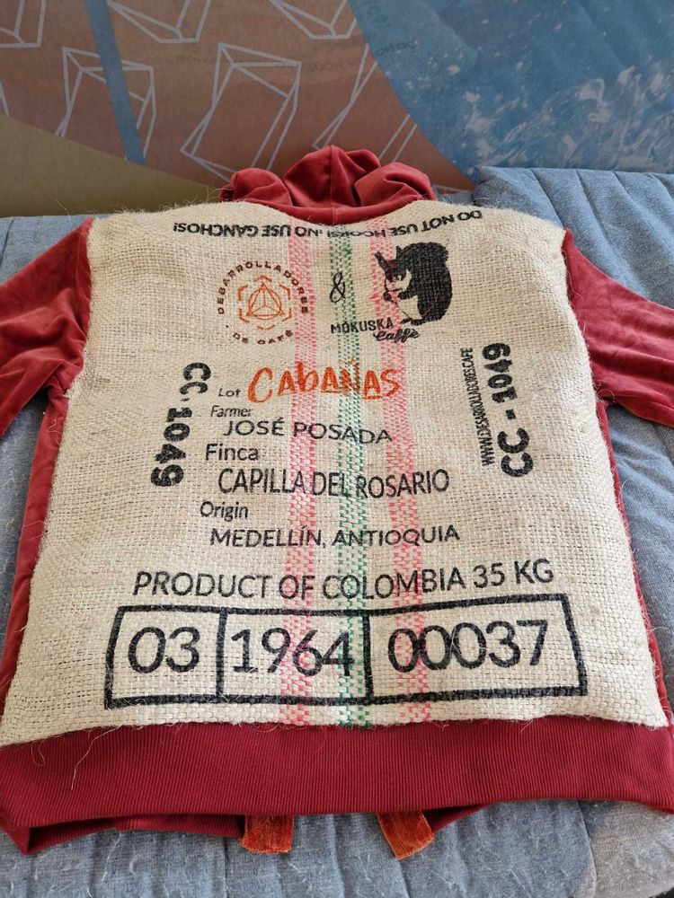 Prêt-à-porter - Juste un café. Veste à capuche unisexe en velours doux et sac à café. - VLADA DIZIK KOSHKIN DOM