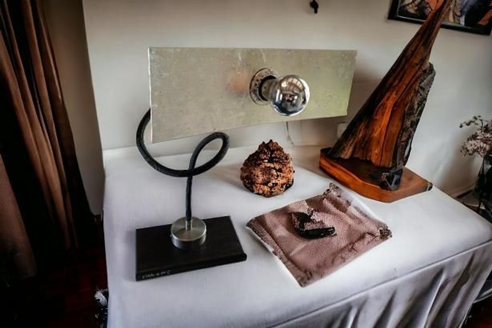Objets de décoration - Mouvement. Lampe à poser feuille d'or blanc 9 carats. - ATELIER DE MR C