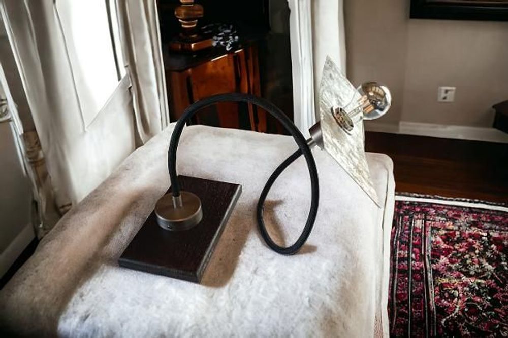 Objets de décoration - Mouvement. Lampe à poser feuille d'or blanc 9 carats. - ATELIER DE MR C