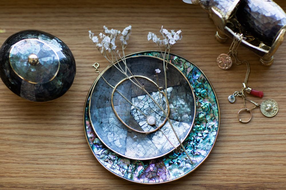 Decorative objects - Recycled brass & Mother of pearl Tray - WILD BY MOSAIC