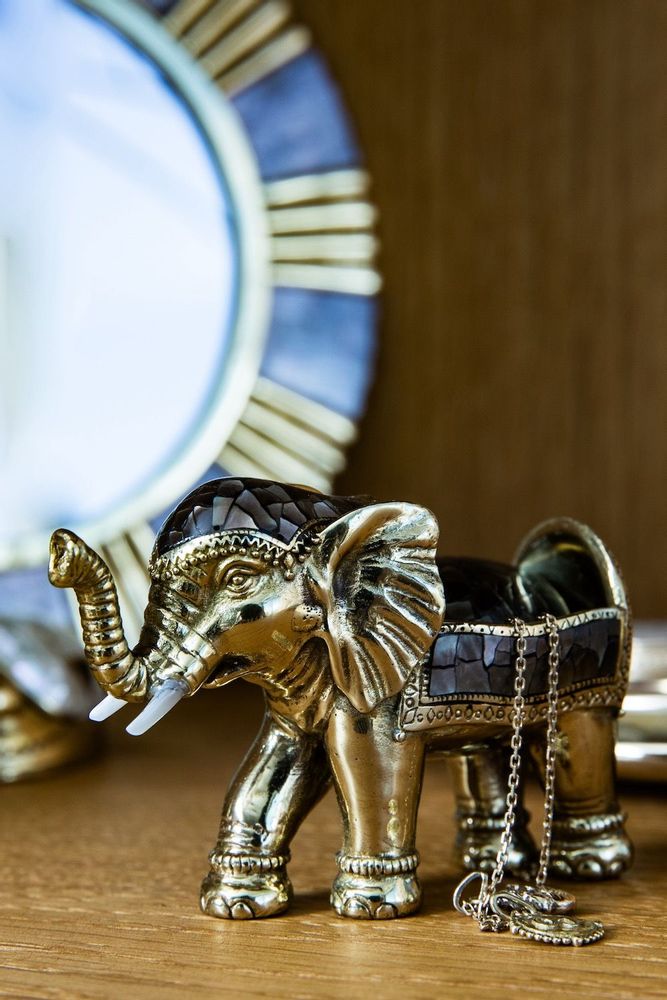 Decorative objects - Elephant box made of natural mother-of-pearl and recycled brass - WILD BY MOSAIC