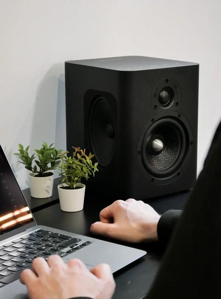 Speakers and radios - Octavio Maestro - Audio Speaker - OCTAVIO
