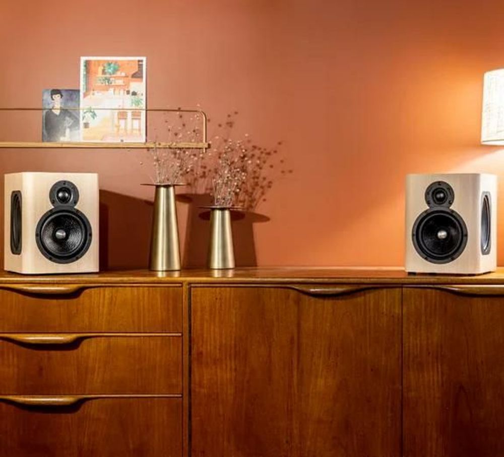 Speakers and radios - Octavio Maestro - Audio Speaker - OCTAVIO