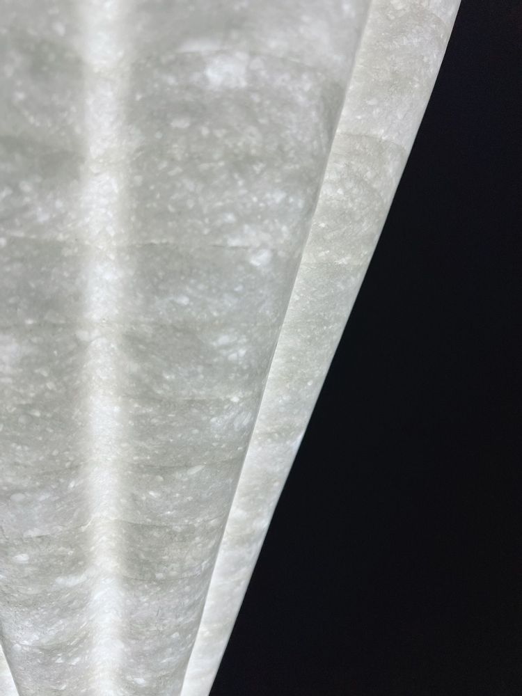 Objets de décoration - Grand Lustre Medusa en marbre blanc. - ATELIER H