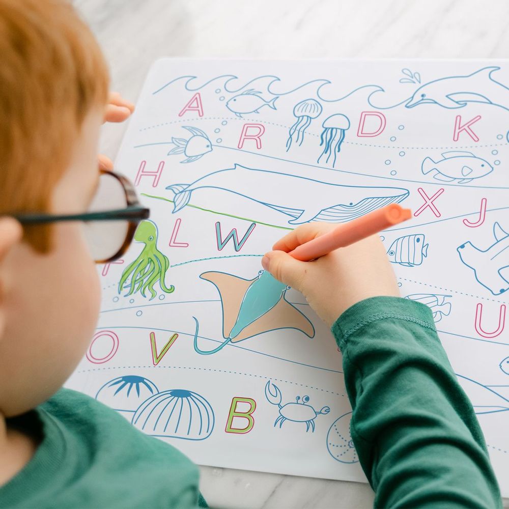 Children's arts and crafts - THE LETTERS OF THE ALPHABET : 1 reversible silicone mat + 3 markers - SUPERPETIT