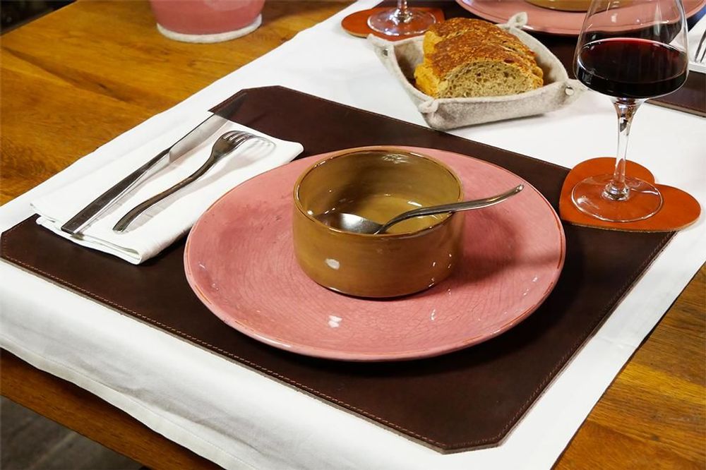 Formal plates - Cowhide and wool felt placemats - L'ATELIER DES TANNERIES