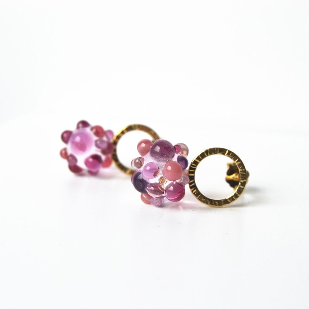 Cadeaux - Boucles d'oreilles en laiton plaqué or 18 carats et verre - CHAMA NAVARRO