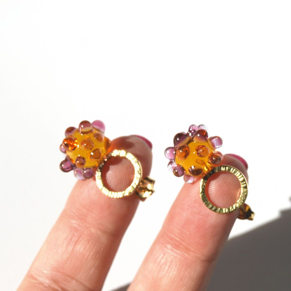 Cadeaux - Boucles d'oreilles en laiton plaqué or 18 carats et verre - CHAMA NAVARRO