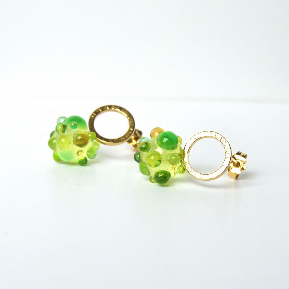 Cadeaux - Boucles d'oreilles en laiton plaqué or 18 carats et verre - CHAMA NAVARRO