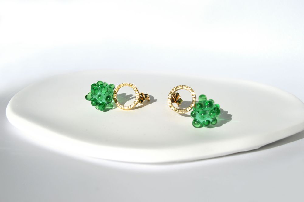 Cadeaux - Boucles d'oreilles en laiton plaqué or 18 carats et verre - CHAMA NAVARRO