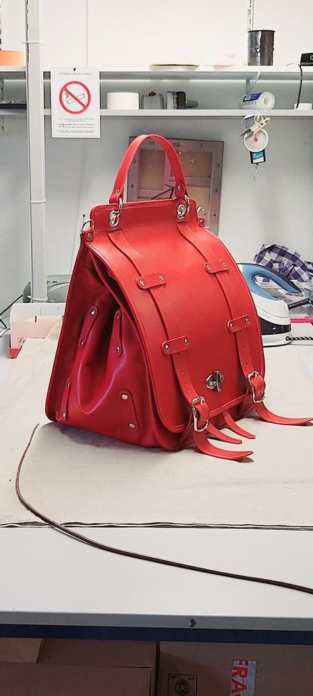 Customizable objects - MANUFACTURE OF VEGETABLE TANNED LEATHER BAGS - COULEURS DE PEAU