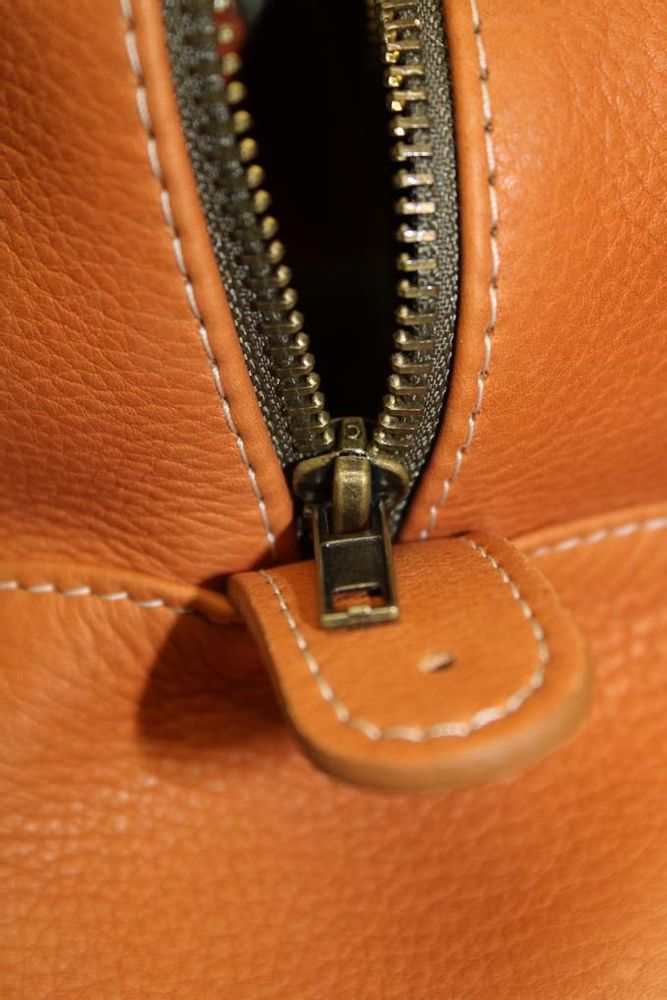 Customizable objects - MANUFACTURE OF VEGETABLE TANNED LEATHER BAGS - COULEURS DE PEAU