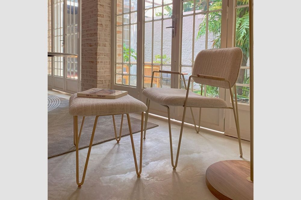 Fauteuils - "BRUNA" FAUTEUIL MINIMALISTE AVEC DOSSIER FLEXIBLE - ALESSANDRA DELGADO DESIGN