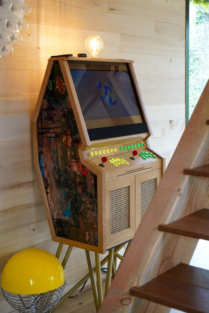 Objets de décoration - SENPAI V3 : Arcade sur mesure, 5500 jeux rétro, Nintendo/PS5/Xbox - MAISON ROSHI - LUXURY ENTERTAINMENT CABINETS