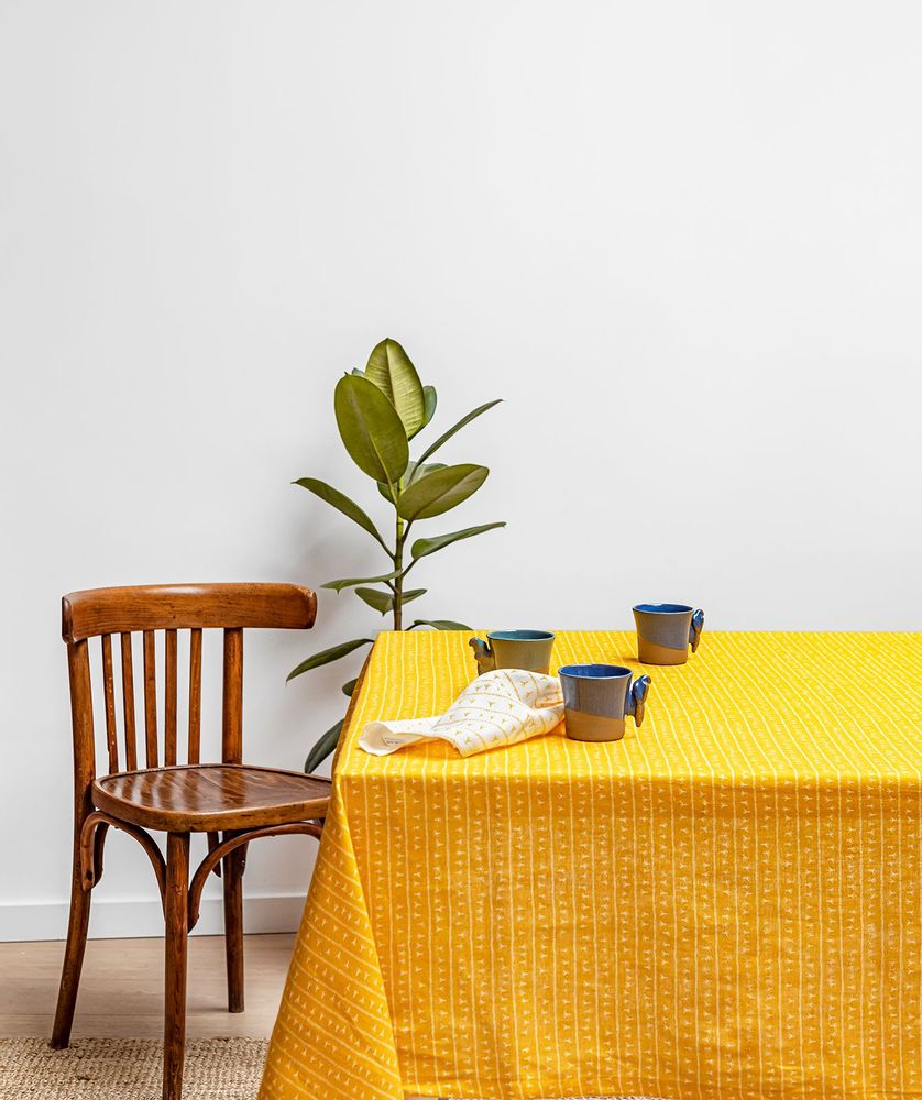 Linge de table textile - Nappe de table 100% lin Motif -ARRASTA PÉ couleur Jaune Abacaxi - SABIÁ DESIGN