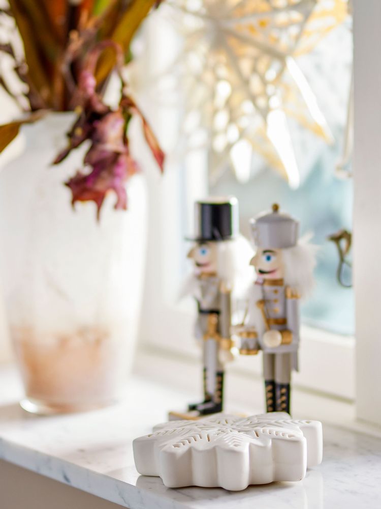 Decorative objects - Flake Deco w/Light, White, Stoneware  - BLOOMINGVILLE MULTIBRAND HOUSE