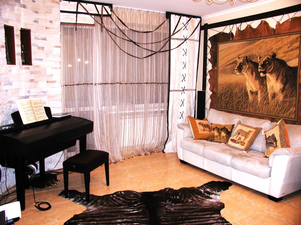 Design objects - The tapestry "Lionesses" and the cushions - VLADA DIZIK KOSHKIN DOM