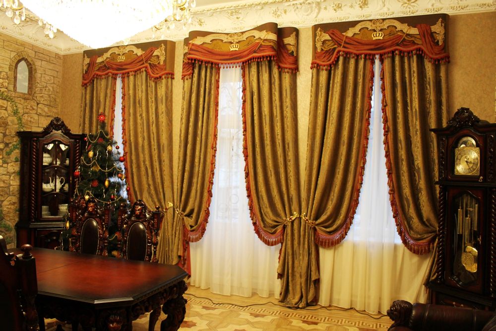 Customizable objects - Wall tapestry "Hunting" and curtains with tapestry lambrequins. - VLADA DIZIK KOSHKIN DOM