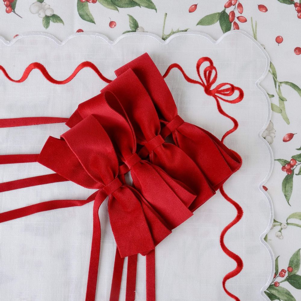 Table linen - Tablecloth Very Merry Christmas round - ⌀ 140 cm - ROSEBERRY HOME