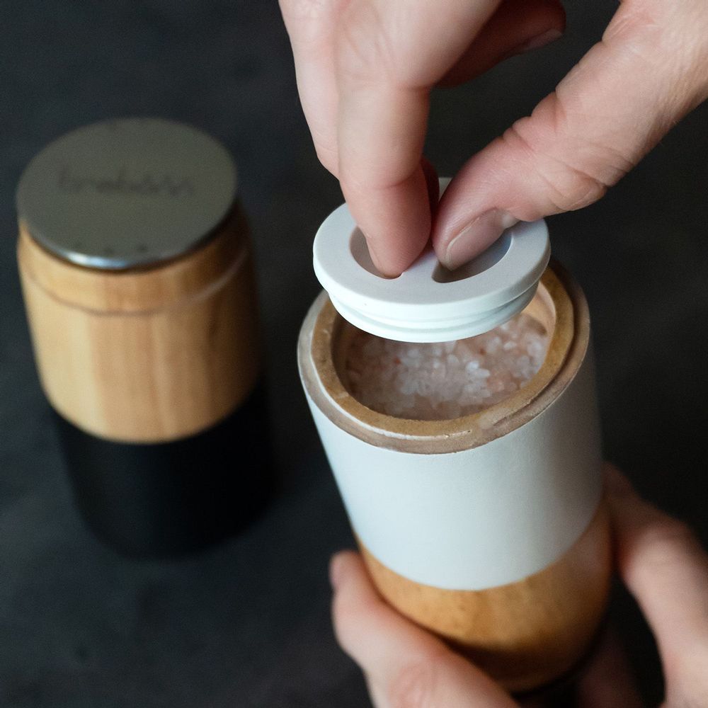 Spice grinders - WOODY - zero mess spice mill - TREBONN