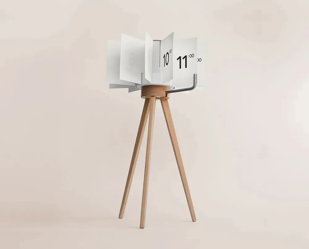 Horloges - Mini horloge debout Besonder NRH, design en bois à rotation lente - BEAMALEVICH