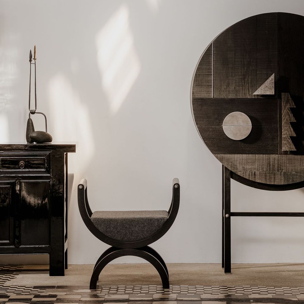 Fauteuils - Chaise Oddity Curule Dark - SQUARE DROP