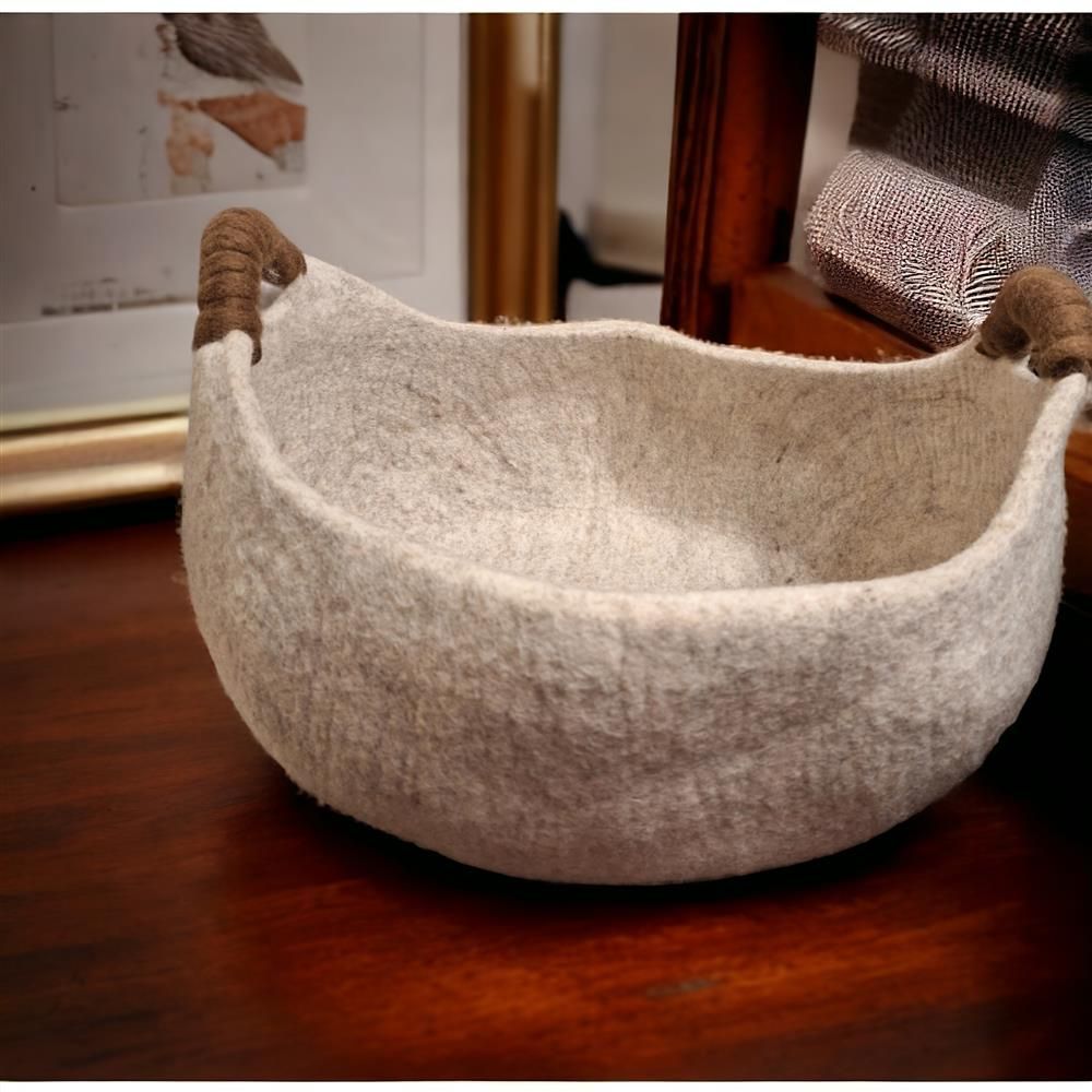 Design objects - Basket with handle - FELTGHAR - HANDMADE WITH LOVE
