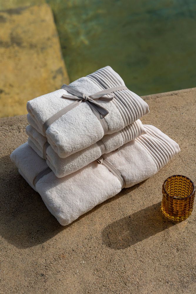 Serviettes de bain - Serviette de bain moelleuse Serene Bliss. Coton biologique Beige clair - SOWL