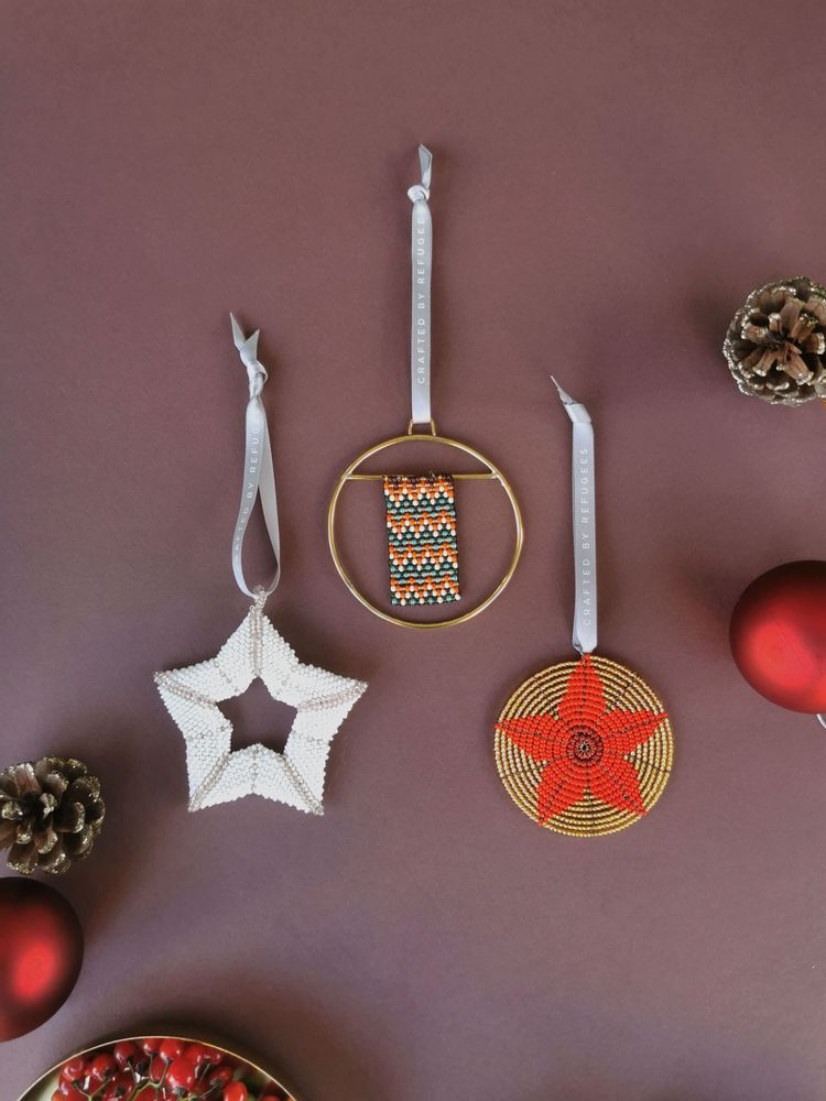 Guirlandes et boules de Noël - Une histoire pour chaque cadeau - UNHCR/MADE51