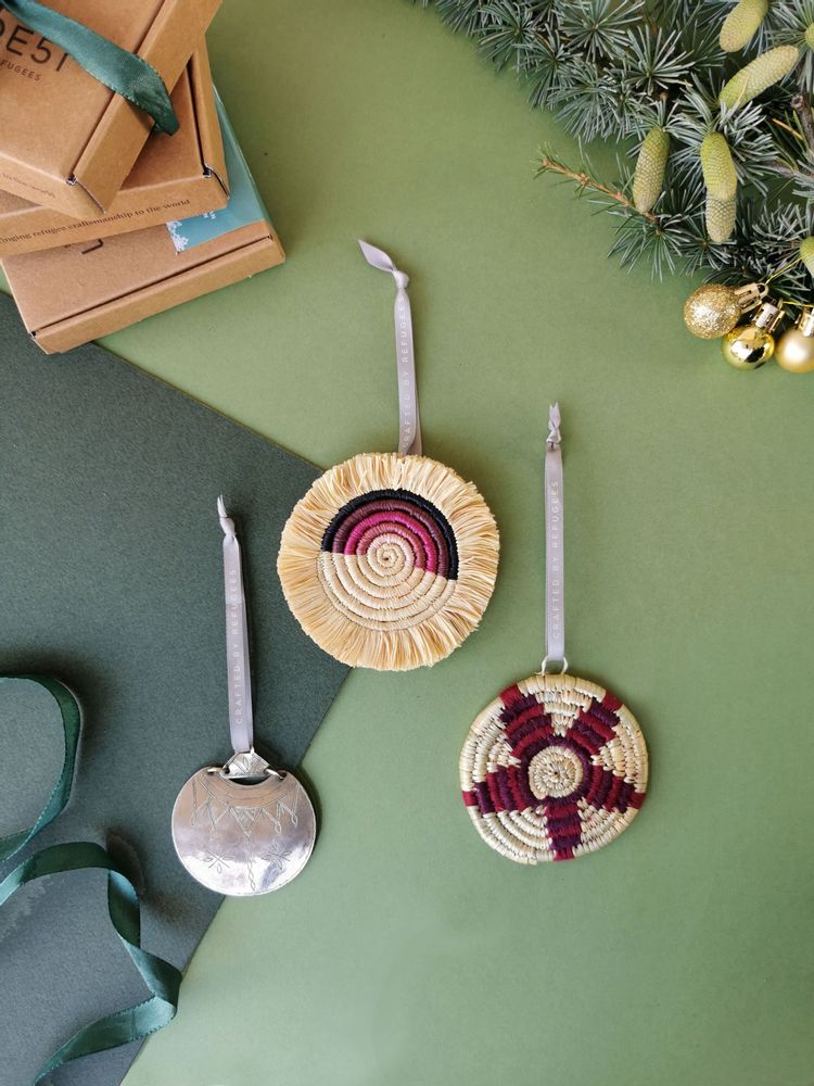 Guirlandes et boules de Noël - Une histoire pour chaque cadeau - UNHCR/MADE51