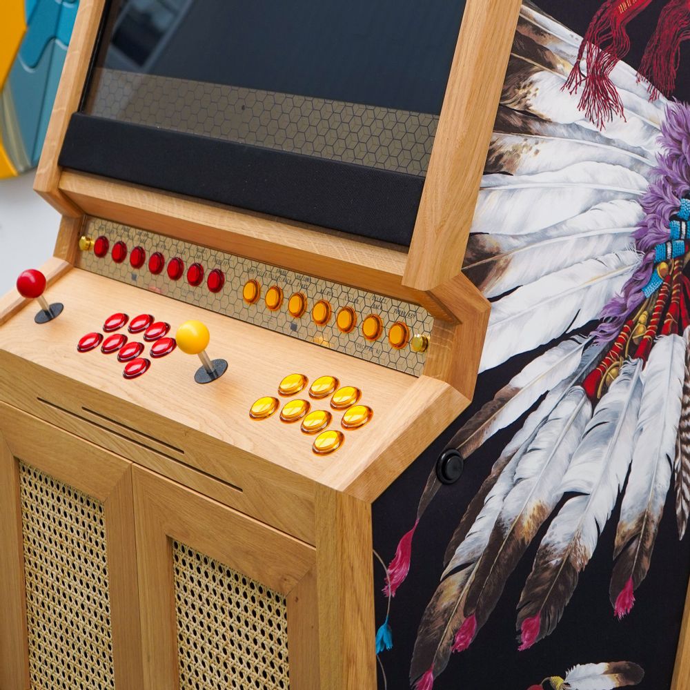 Objets de décoration - SENPAI V3 : machine d'arcade de luxe, plus de 5 500 jeux en chêne - MAISON ROSHI - LUXURY ENTERTAINMENT CABINETS