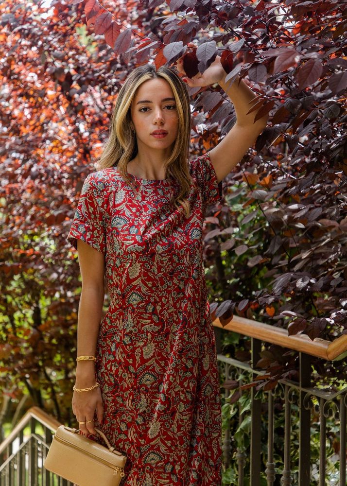 Prêt-à-porter - Robe en soie Elora rouge à plumes bleues - HYA CONCEPT STORE
