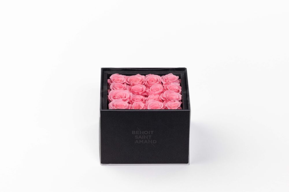 Floral decoration - A secret - My beauty - 16 pink eternal roses Size M - BENOIT SAINT AMAND