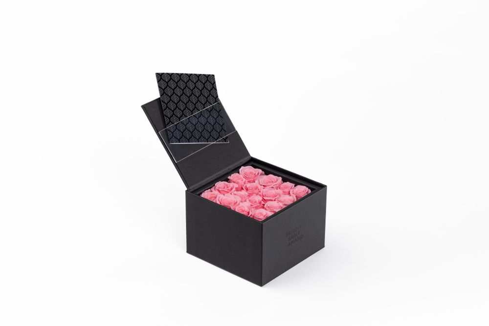 Floral decoration - A secret - My beauty - 16 pink eternal roses Size M - BENOIT SAINT AMAND