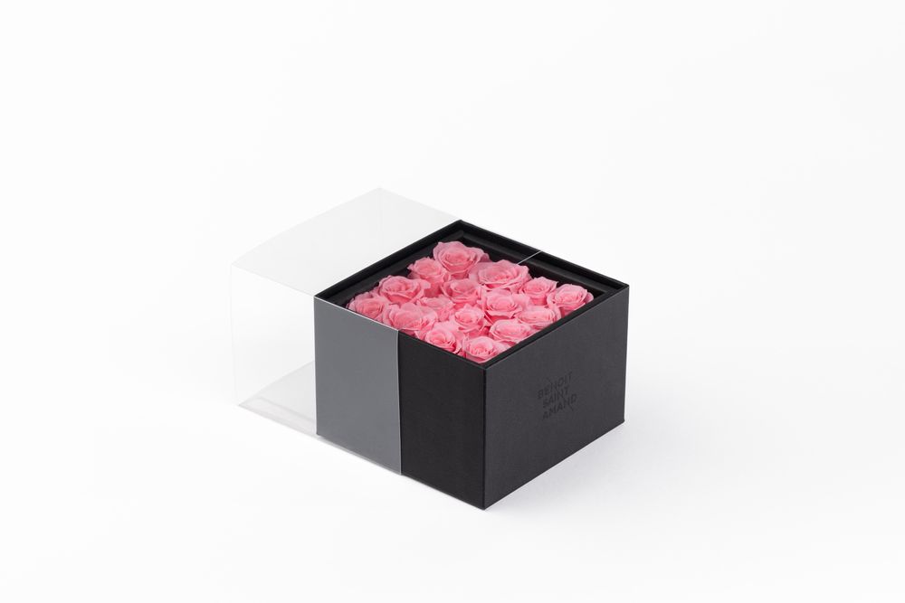 Floral decoration - A secret - My beauty - 16 pink eternal roses Size M - BENOIT SAINT AMAND