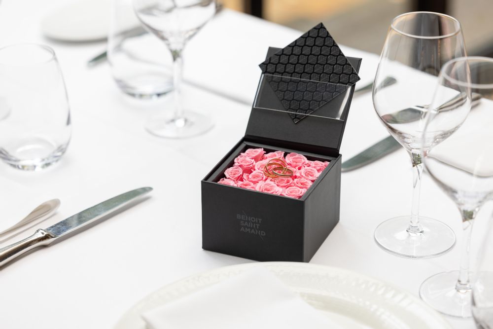 Floral decoration - A secret - My beauty - 16 pink eternal roses Size M - BENOIT SAINT AMAND