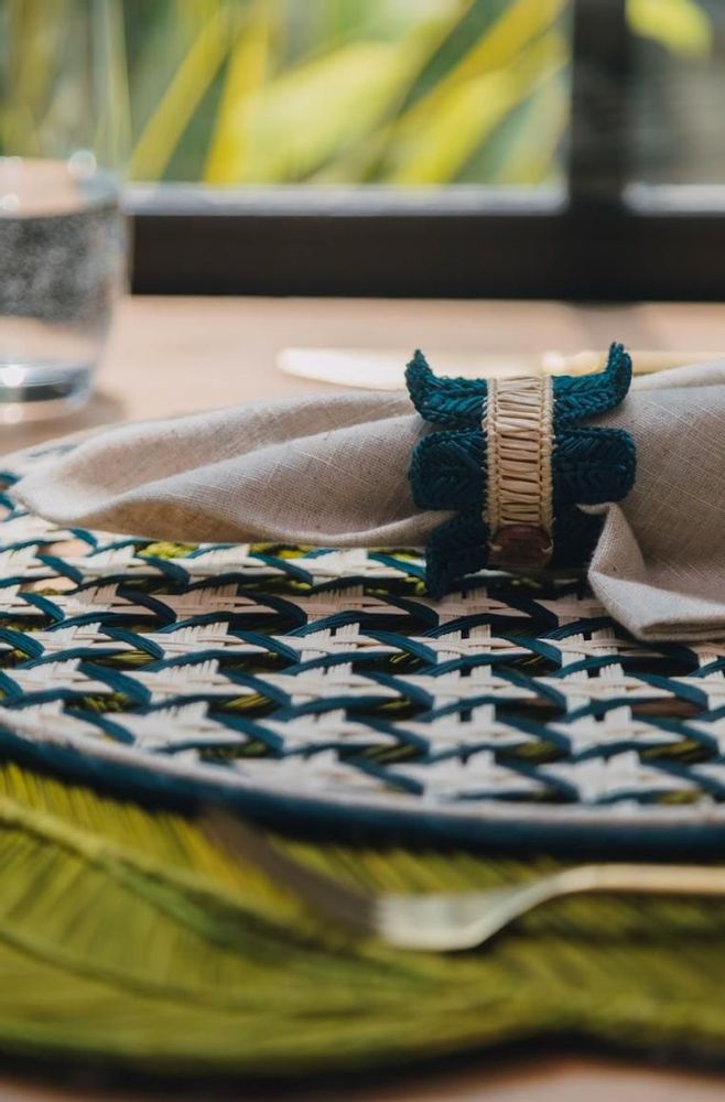 Everyday plates - Banano Iraca handmade napkin ring - ARTESANIAS DEL ATLÁNTICO