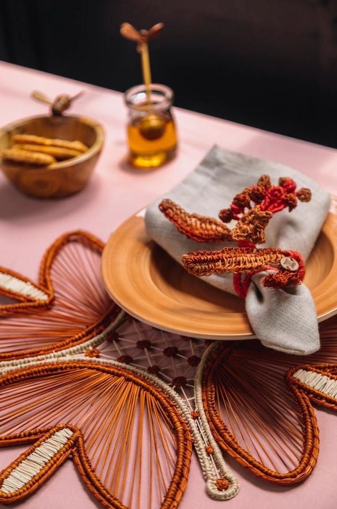 Formal plates - Petals Iraca handmade Placemat - ARTESANIAS DEL ATLÁNTICO