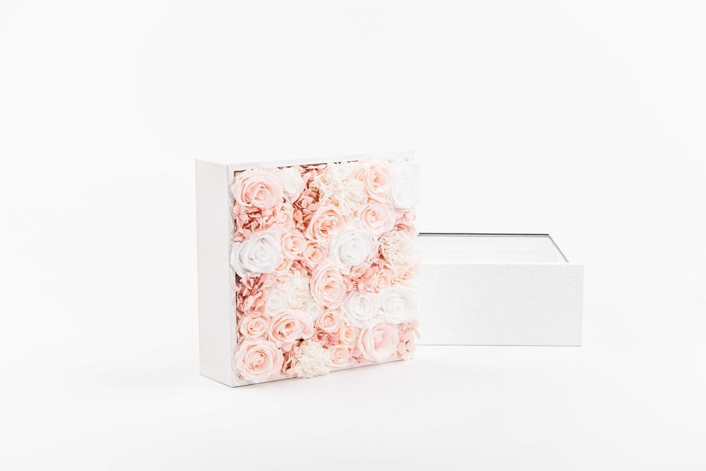 Floral decoration - The small garden - Sweet - white square box size L - BENOIT SAINT AMAND