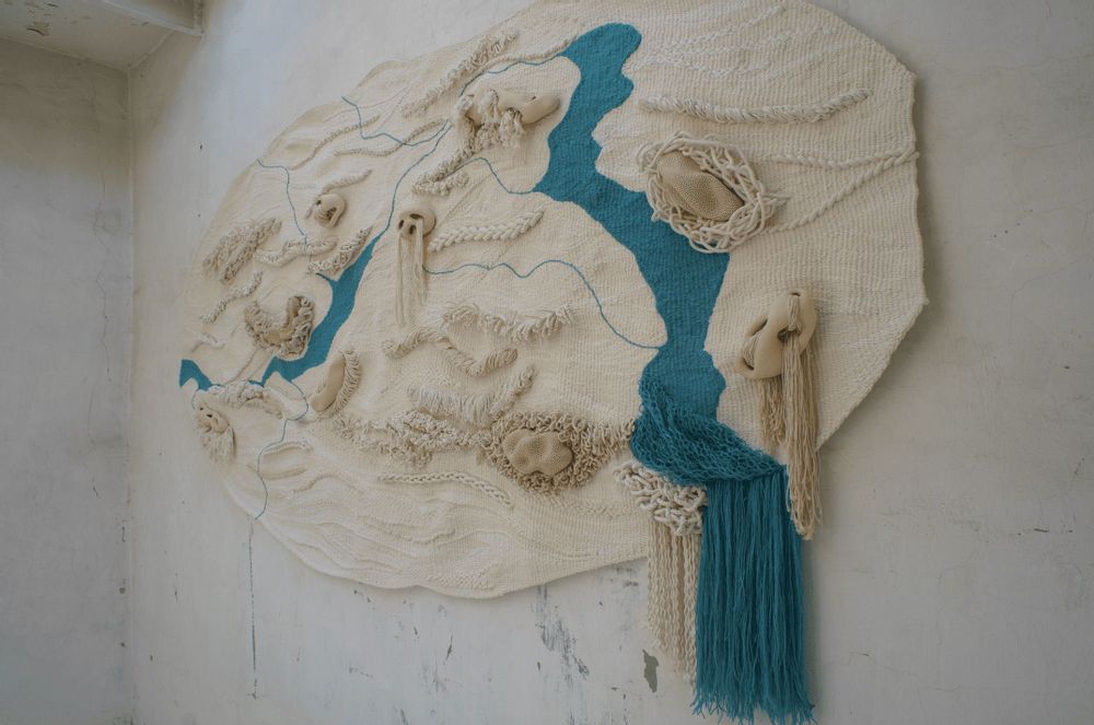 Tapis design - Tapisserie "La rivière en moi". Artiste Julia Tischenko - GALERIE SANA MOREAU